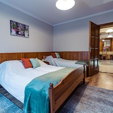 Estike Apartman Gyula Exterior foto